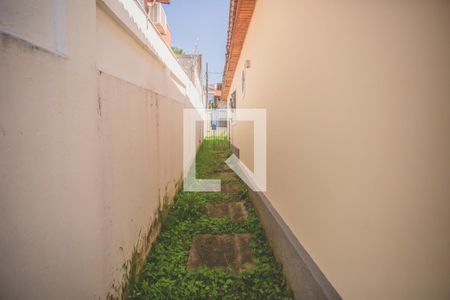 Casa à venda com 210m², 3 quartos e 3 vagas Casa à venda com 210m², 3 quartos e 3 vagasCorredor Lateral