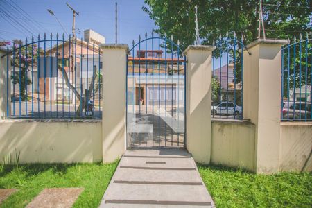 Casa à venda com 210m², 3 quartos e 3 vagas Casa à venda com 210m², 3 quartos e 3 vagasEntrada