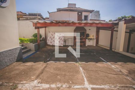 Casa à venda com 210m², 3 quartos e 3 vagas Casa à venda com 210m², 3 quartos e 3 vagasVista