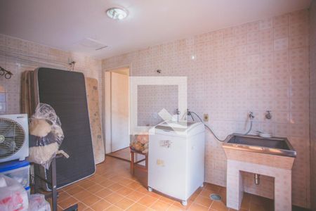 Casa à venda com 210m², 3 quartos e 3 vagas Casa à venda com 210m², 3 quartos e 3 vagasEdicola - Lavandeiria