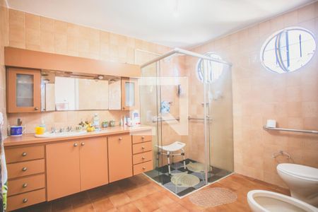 Casa à venda com 210m², 3 quartos e 3 vagas Casa à venda com 210m², 3 quartos e 3 vagasBanheiro Suíte