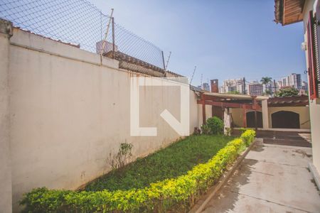 Casa à venda com 210m², 3 quartos e 3 vagas Casa à venda com 210m², 3 quartos e 3 vagasCorredor Lateral