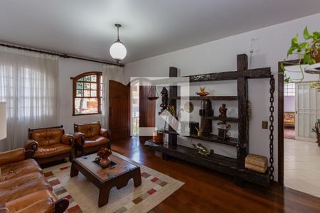 Sala de casa à venda com 3 quartos, 196m² em Minas Brasil, Belo Horizonte
