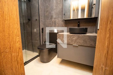 Banheiro; panorâmica  de apartamento à venda com 1 quarto, 38m² em Moema, São Paulo