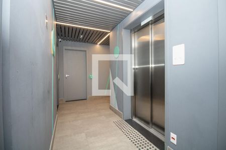Apartamento à venda com 38m², 1 quarto e sem vagaÁrea comum - Hall do elevador com piso tátil, no andar 