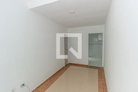 Sala de casa para alugar com 2 quartos, 100m² em Vila Kosmos, Rio de Janeiro