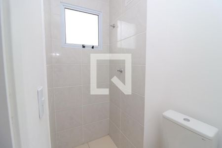 Banheiro de kitnet/studio para alugar com 0 quarto, 40m² em Vila Granada, São Paulo