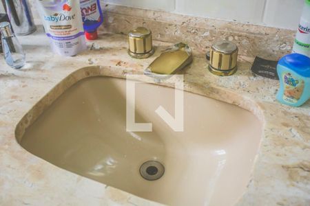 Casa à venda com 198m², 4 quartos e 2 vagasBanheiro Suíte