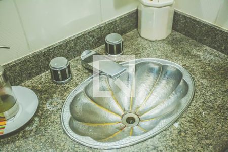 Casa à venda com 198m², 4 quartos e 2 vagasBanheiro 2