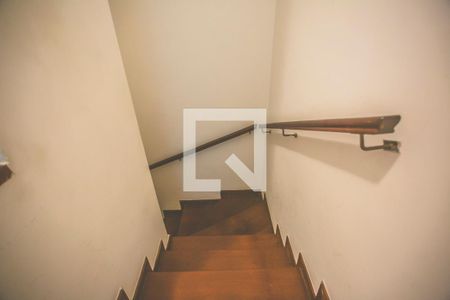 Casa à venda com 198m², 4 quartos e 2 vagasEscadas