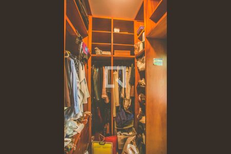 Casa à venda com 198m², 4 quartos e 2 vagasCloset