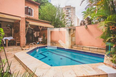Casa à venda com 198m², 4 quartos e 2 vagasPiscina