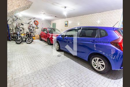 Casa à venda com 250m², 3 quartos e 6 vagas Casa à venda com 250m², 3 quartos e 6 vagasGaragem