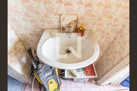 Casa à venda com 250m², 3 quartos e 6 vagas Casa à venda com 250m², 3 quartos e 6 vagasBanheiro da garagem