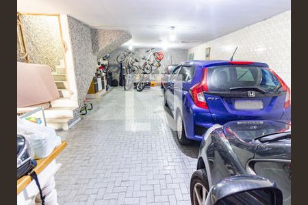 Casa à venda com 250m², 3 quartos e 6 vagas Casa à venda com 250m², 3 quartos e 6 vagasGaragem