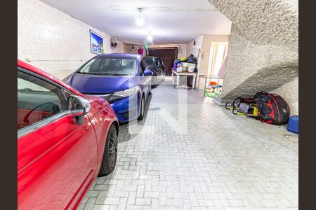 Casa à venda com 250m², 3 quartos e 6 vagas Casa à venda com 250m², 3 quartos e 6 vagasGaragem
