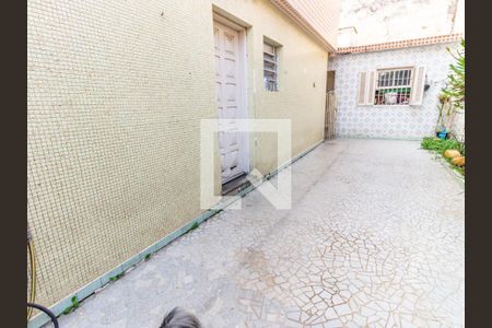 Casa à venda com 250m², 3 quartos e 6 vagas Casa à venda com 250m², 3 quartos e 6 vagasQuintal
