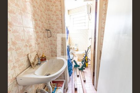 Casa à venda com 250m², 3 quartos e 6 vagas Casa à venda com 250m², 3 quartos e 6 vagasBanheiro da garagem