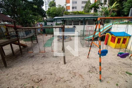 Apartamento à venda com 170m², 4 quartos e 2 vagas Apartamento à venda com 170m², 4 quartos e 2 vagasÁrea comum - Playground