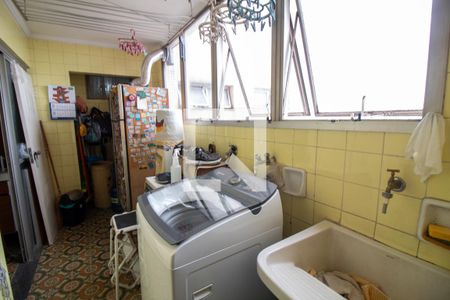 Apartamento à venda com 170m², 4 quartos e 2 vagas Apartamento à venda com 170m², 4 quartos e 2 vagasÁrea de Serviço