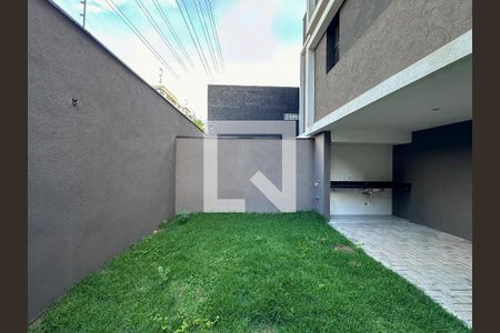 Casa de condomínio à venda com 218m², 3 quartos e 2 vagasQuintal