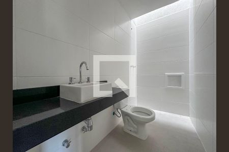 Casa de condomínio à venda com 218m², 3 quartos e 2 vagasBanheiro Social