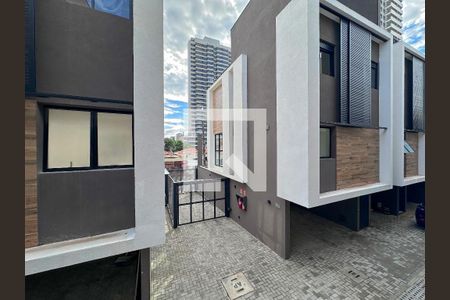 Casa de condomínio à venda com 218m², 3 quartos e 2 vagasVista Sala