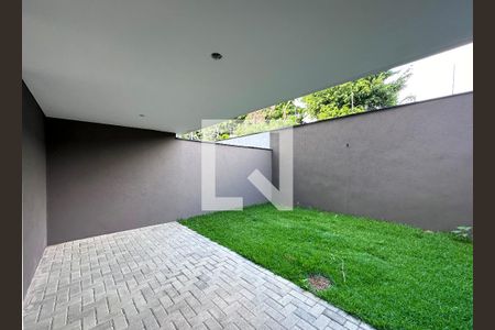 Casa de condomínio à venda com 218m², 3 quartos e 2 vagasQuintal