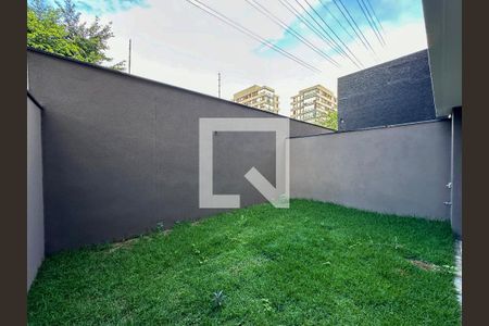 Casa de condomínio à venda com 218m², 3 quartos e 2 vagasQuintal