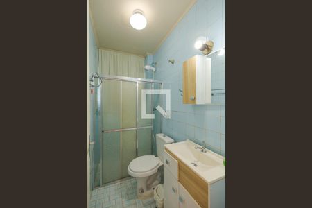 Banheiro de kitnet/studio à venda com 1 quarto, 32m² em Vila Ipiranga, Porto Alegre