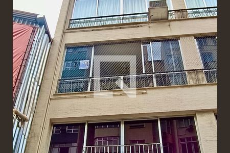 Apartamento à venda com 220m², 3 quartos e 1 vagaFachada com cartaz QA