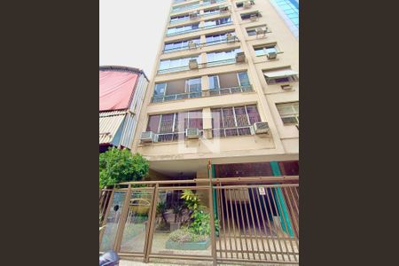 Apartamento à venda com 220m², 3 quartos e 1 vagaFachada com cartaz QA