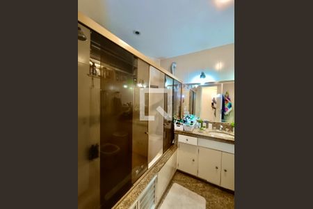 Apartamento à venda com 220m², 3 quartos e 1 vagaSuíte banheiro 