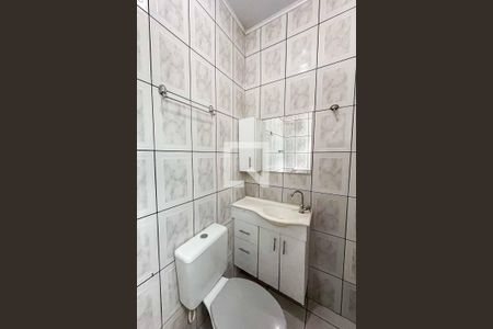 Banheiro de casa para alugar com 1 quarto, 60m² em Vila Prado, São Paulo