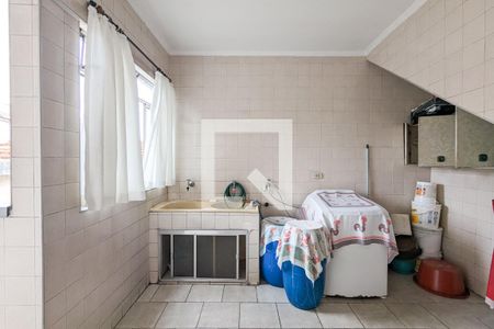 Casa à venda com 230m², 3 quartos e 2 vagasÁrea de serviço