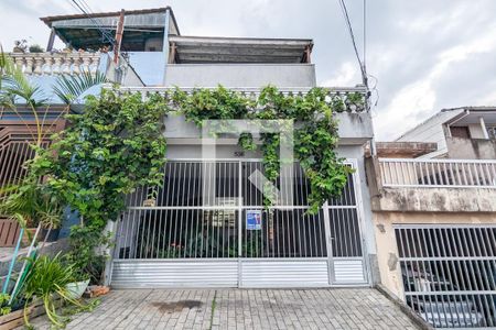 Casa à venda com 230m², 3 quartos e 2 vagasFachada