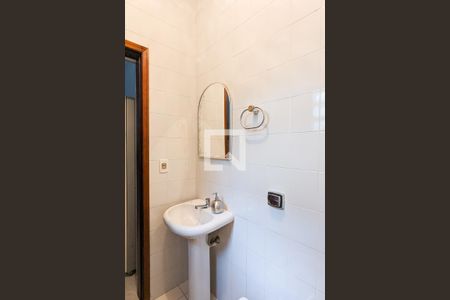 Casa à venda com 230m², 3 quartos e 2 vagasBanheiro de serviço