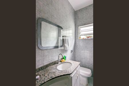 Casa à venda com 230m², 3 quartos e 2 vagasBanheiro social