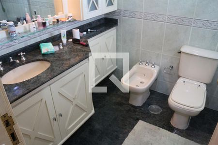 Apartamento à venda com 248m², 4 quartos e 4 vagasBanheiro da Suíte 1