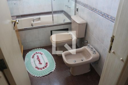 Apartamento à venda com 248m², 4 quartos e 4 vagasBanheiro da Suíte 3