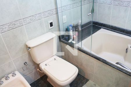 Apartamento à venda com 248m², 4 quartos e 4 vagasBanheiro da Suíte 1
