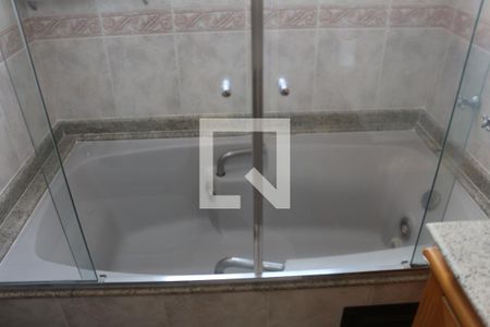 Apartamento à venda com 248m², 4 quartos e 4 vagasBanheiro da Suíte 2