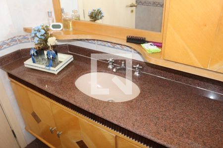 Apartamento à venda com 248m², 4 quartos e 4 vagasBanheiro da Suíte 3