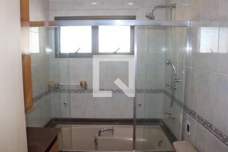 Apartamento à venda com 248m², 4 quartos e 4 vagasBanheiro da Suíte 3