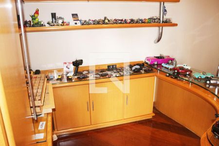 Apartamento à venda com 248m², 4 quartos e 4 vagasEscritório