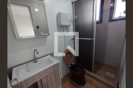 Banheiro de kitnet/studio para alugar com 1 quarto, 29m² em Centro, São Leopoldo