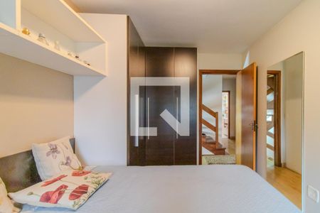 Casa à venda com 194m², 3 quartos e 4 vagas Casa à venda com 194m², 3 quartos e 4 vagasQuarto 1