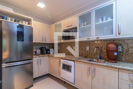 Casa à venda com 194m², 3 quartos e 4 vagas Casa à venda com 194m², 3 quartos e 4 vagasCozinha