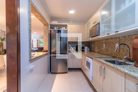 Casa à venda com 194m², 3 quartos e 4 vagas Casa à venda com 194m², 3 quartos e 4 vagasCozinha