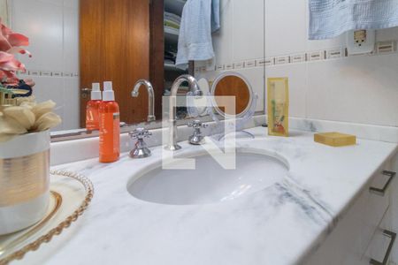 Casa à venda com 194m², 3 quartos e 4 vagas Casa à venda com 194m², 3 quartos e 4 vagasBanheiro 2